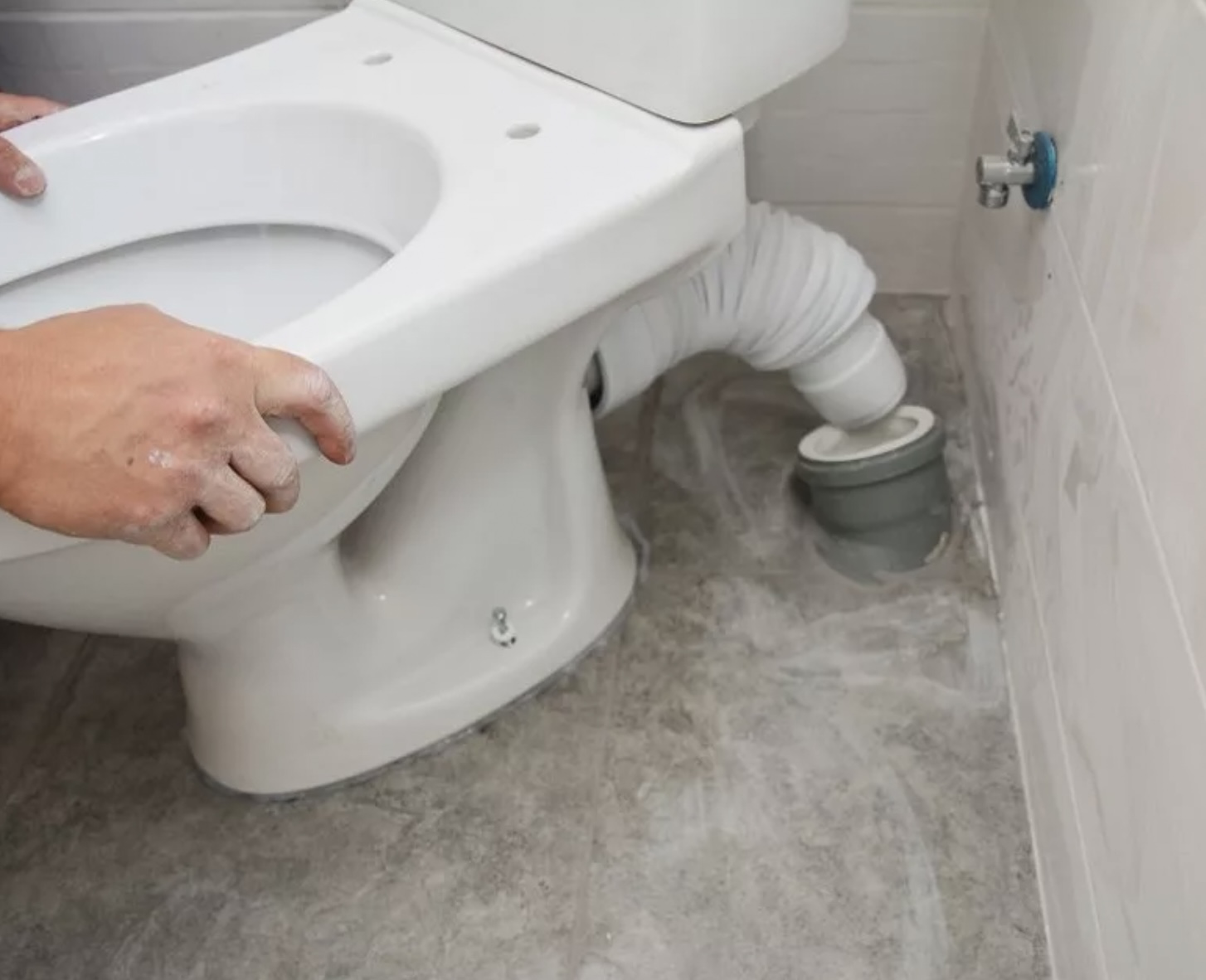 Монтаж гофры на унитаз Установка гофры на унитаз